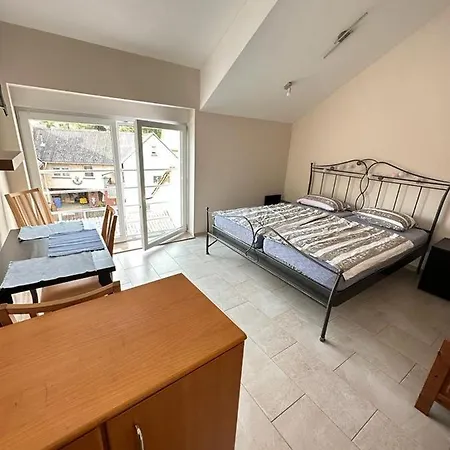 Small Pearl 2 Homestay *
